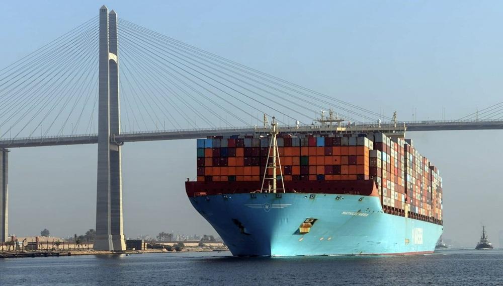 بحمولة 190 ألف طن.. BANGKOK MAERSK تعبر قناة السويس لأول مرة